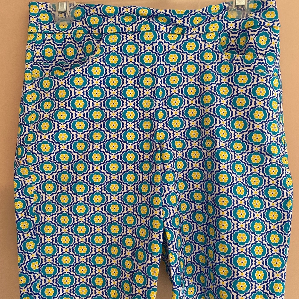 Ladies medium pull-on shorts